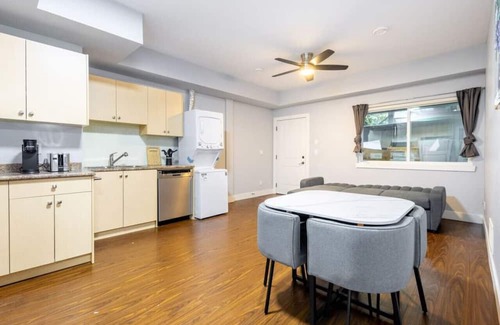 Guildford House | Modern & Friendly Suite: Close to Lush Park ~ Pkg!
