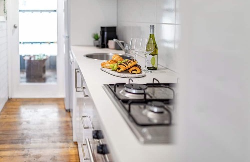 Ocean Grove Apartment | Orton Blue | 400m Walk to Beach | Pet Friendly