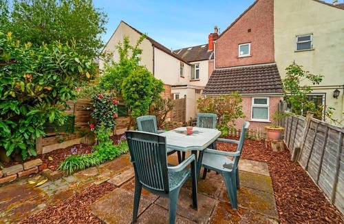 Wolverhampton House | 4 Bed Homely Retreat - Wolverhampton
