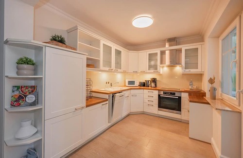 Zinnowitz Apartment | Quartier am Kirchberg - 02 - quiet residential complex with conservatory and fireplace