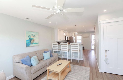 Chic's Beach Apartment | Sojourn's Sea Views with Balcony Sleeps 4