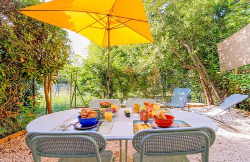 Le Lavandou Apartment | SELECT' - Garden apartment downtown !