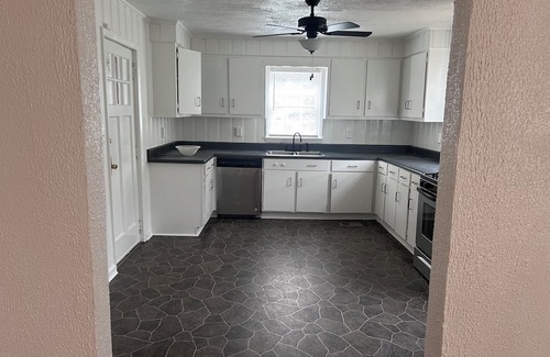 Augusta House | 3-bedroom house in Martinez. Bring your own furniture or we can furnish for you