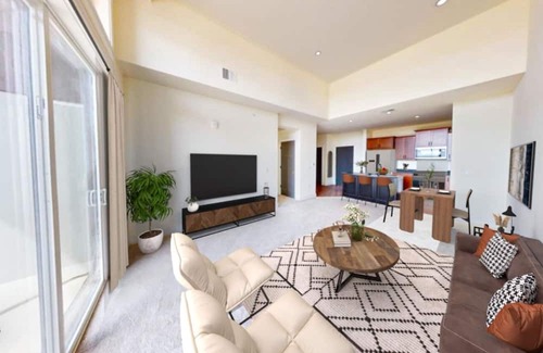 Brookfield Apartment | Chic 2-bedroom apartment in cool Brookfield with WiFi, fitness room