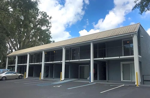 Tallahassee Apartment | Centrally Located 2bd/1.5 Bath Apartment Mins Away from FSU/FAMU/TSU