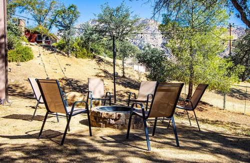 Kernville Cabin | Golden Deer Cabin: 3-Story Cozy Lodge, Game Room, Fire Pit, Mountain View, River