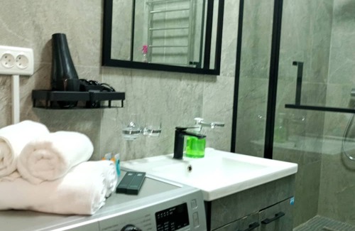 Almaty Apartment | Business-Class Comfort in Central Almaty – Stylish Apartmentn