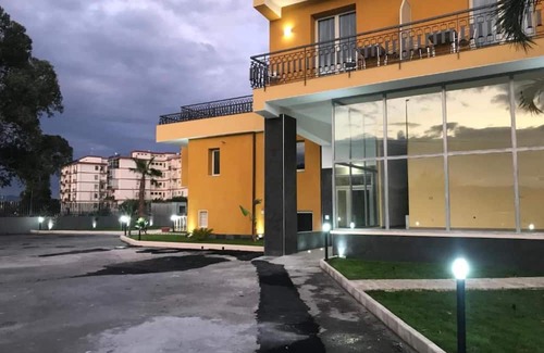Contrada Pantano d'Arci Apartment | Apartment 'Camera 203 Con Balcone - Terrazza' with Mountain View, Wi-Fi and Air Conditioning