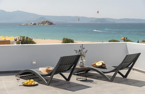 Mikri Vigla Apartment | Apartment 'Afros Beachfront' with Sea View, Wi-Fi and Air Conditioning