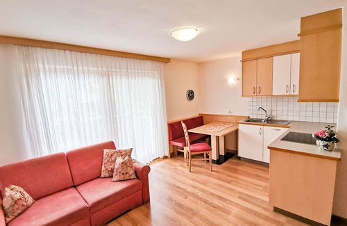 Naz Apartment | Apartment 'Linder 15' with Mountain View, Shared Pool and Wi-Fi