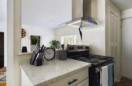 Rosewood Apartment | Elegant apartment in historic Rosewood. 10 minutes from Downtown Columbia.