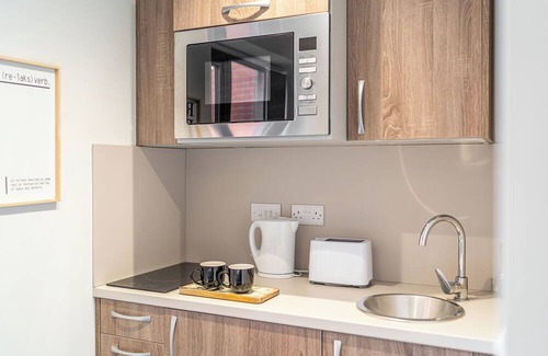 Wolverhampton Apartment | Wolverhampton Trendy Apartment 7. Central Location & Free Parking