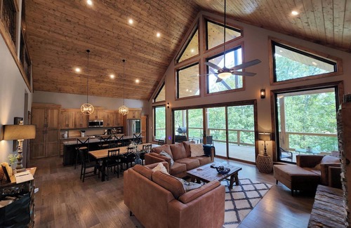 Drasco Cabin | Cedar Pointe Lodge