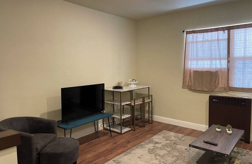 Reno/Tahoe Airport Apartment | Cozy 1-bedroom apartment. Close to River Walk and Downtown.