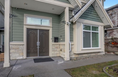 Burnaby House | Independant Suite Near Royal Oak Skytrain Station