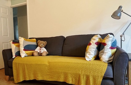 Hammersmith and Fulham Apartment | Wonderful 3-bedroom apartment in Hammersmith, London. 5 mins to tube and Thames