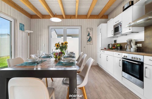 Olpenitz House | OlpeKids - infrared sauna, fireplace, bathtub, shower, terrace, beach chair