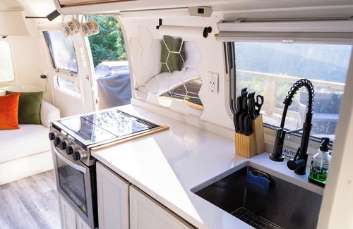 Sand Gap House | Mountain Air Escape's Airstream Excella w/Hot Tub- Couples Retreat