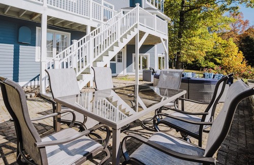 Higganum House | Luxe Lake House in Connecticut