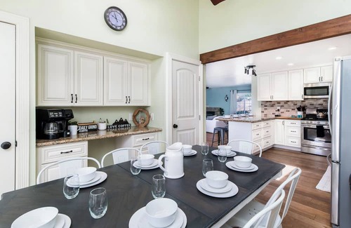 Ramona House | Spacious 4-bedroom Mountain house in Ramona Wine country with Games & Hot tub