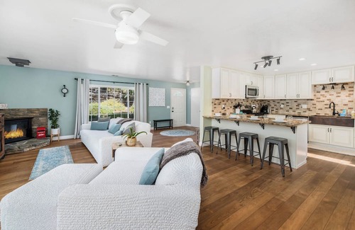 Ramona House | Spacious 4-bedroom Mountain house in Ramona Wine country with Games & Hot tub