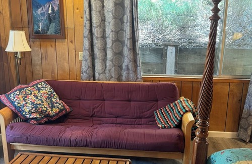 Yosemite Forks Apartment | Cozy studio in tranquil Oakhurst with Kitchenette, secluded patio, AC, WiFi