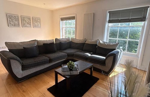Grimsby Apartment | AMAZING CENTRAL 3 bed REFURB sleeps 5