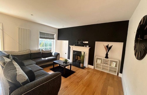 Grimsby Apartment | AMAZING CENTRAL 3 bed REFURB sleeps 5