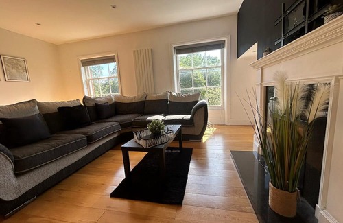 Grimsby Apartment | AMAZING CENTRAL 3 bed REFURB sleeps 5