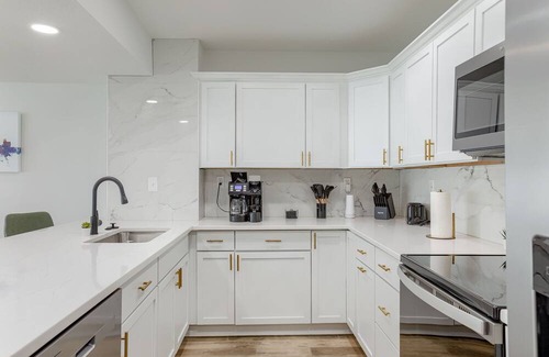 Riverview House | Family-Friendly Stay in Kansas 3Bedroom w/Backyard Arcade & Fire Pit