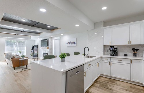 Riverview House | Family-Friendly Stay in Kansas 3Bedroom w/Backyard Arcade & Fire Pit