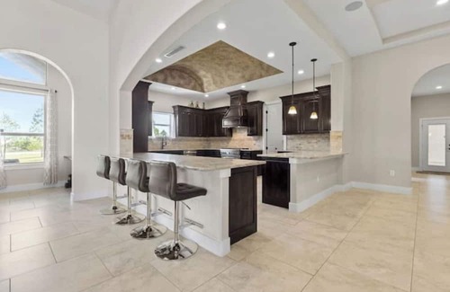 Circle D-KC Estates House | Pine Tree Palace - Private -Heated Pool - Jacuzzi