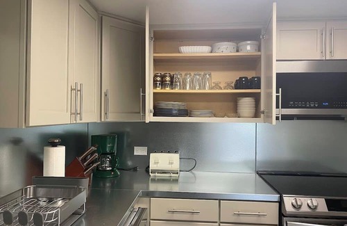 Hailey House | Newly renovated downtown 2 bedroom duplex- walk to everything in Hailey
