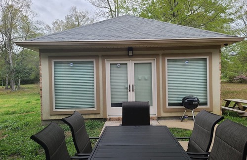 Hammond Apartment | Cozy studio with AC/WiFi in enchanting Hammond 1 hr from NOLA and Baton Rouge
