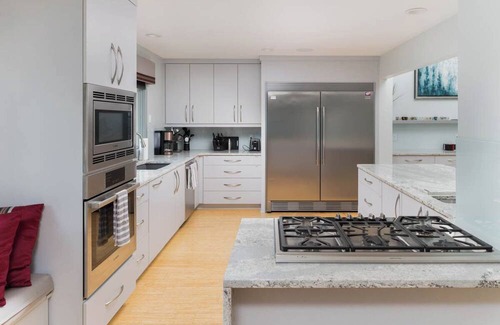 Lenexa House | Luxury Lenexa 3-bedroom house with heated pool
