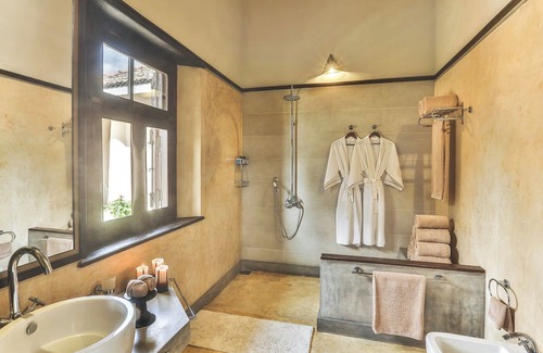 Kathaluwa Apartment | Villa Mayurana - Deluxe Suite with partial lake viewn