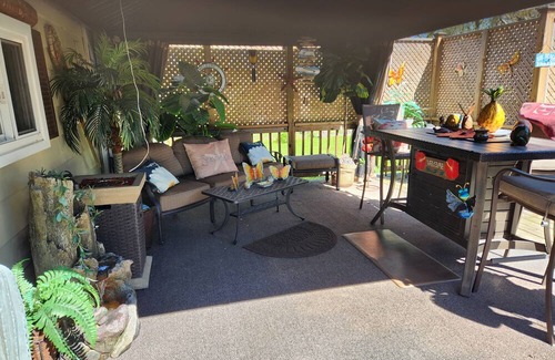 Lexington Cottage | Lil peace of heaven ,enjoy a relaxing vacation, spacious yard and beach access
