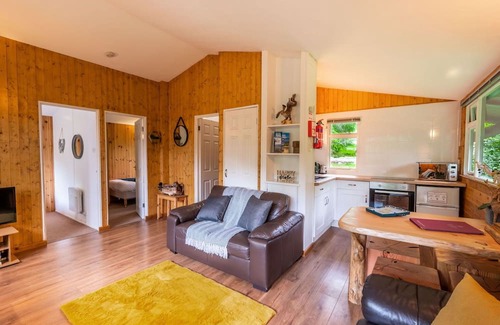 Bunloit House | Stunning private villa for 4 guests with WIFI, TV, patio, pets allowed and parking