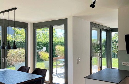 Blaustein Apartment | Traumhafte Ferienwohnung Blaustein-panorama - neu und mit Eigenem Garten!