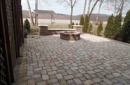Prospect House | 3-bedroom riverfront townhome in fabulous Prospect with WiFi, AC, Pet Friendly.