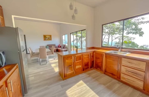 Ballena House | Casa Quetzal