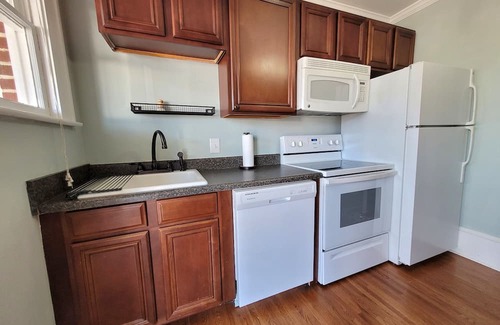 Greer Apartment | Southern charmer in Greer nhistoric district, walk to downtown