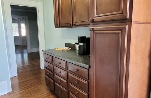 Greer Apartment | Southern charmer in Greer nhistoric district, walk to downtown