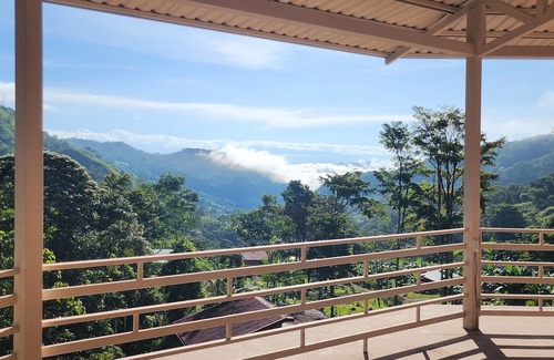 Pejibaye House | Tiny House Dans les Montagnes à Deux pas de la Rivière