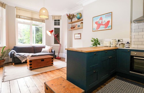 Guildford Cottage | GUILDFORD KIP, romantic, character holiday cottage in Guildford