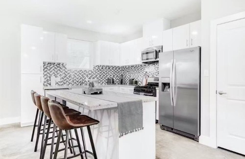 North Houston House | Centrally Located Pet Friendly Haven