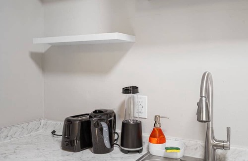 Mount Holly Apartment | Charming 2 King Bedroom Suite—in Downtown Mt Holly