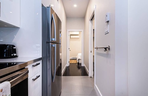 Plateau Mont Royal Apartment | 1-4131 Rue Saint Denis