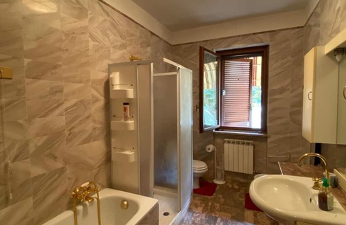 Stiava House | Villa Indipendente con Piscina e Posto Auto, nel Verde, a 5 Minuti da Viareggio