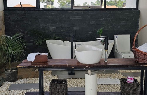 Entebbe Bed & Breakfast | Muguet by Ibiscot Development